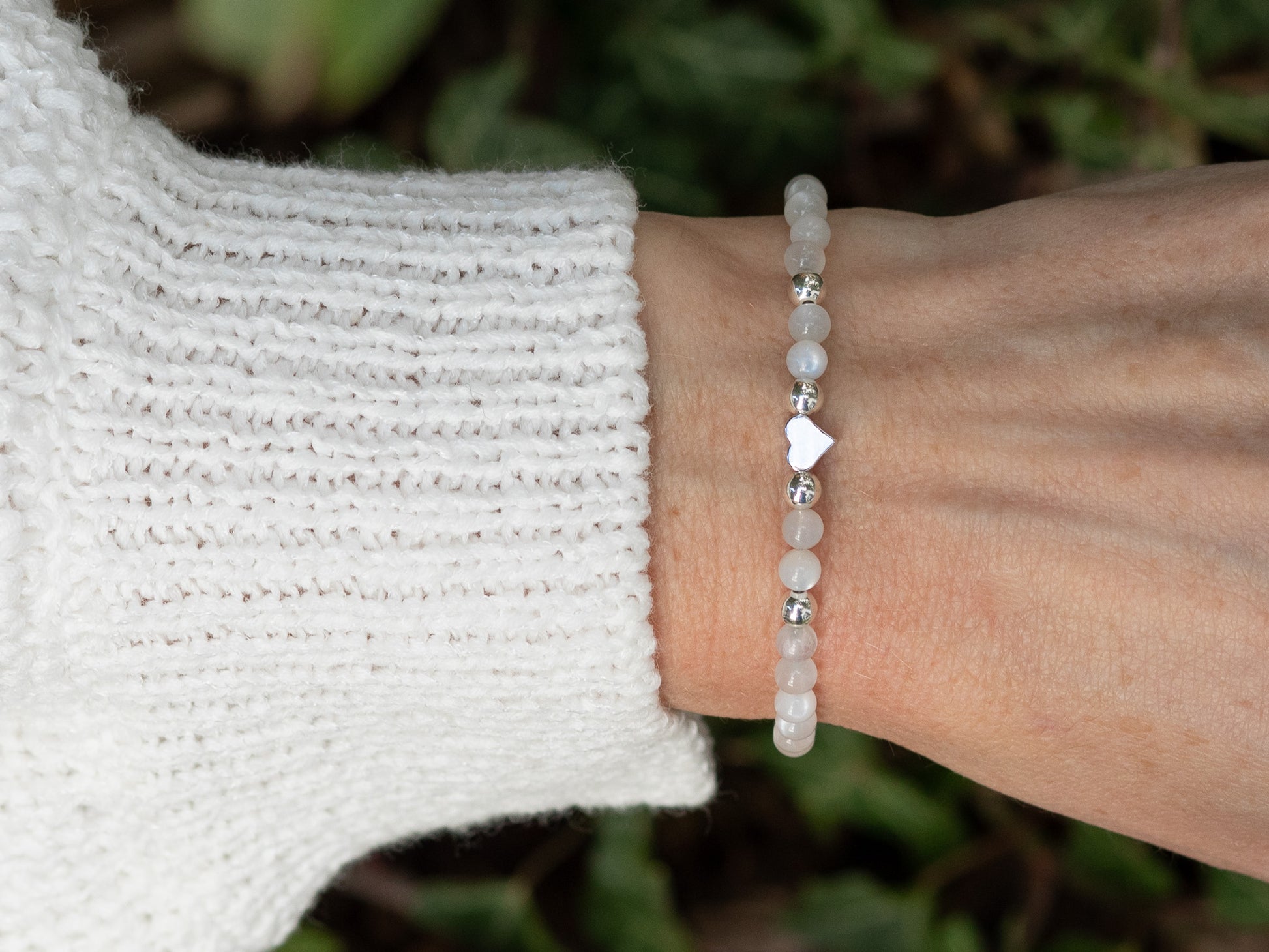 Bracelet Anaïs en pierre de lune blanche, éléments en argent